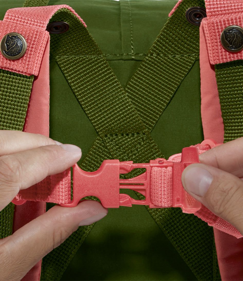 fjallraven-f23507-kanken-chest-strap-detail