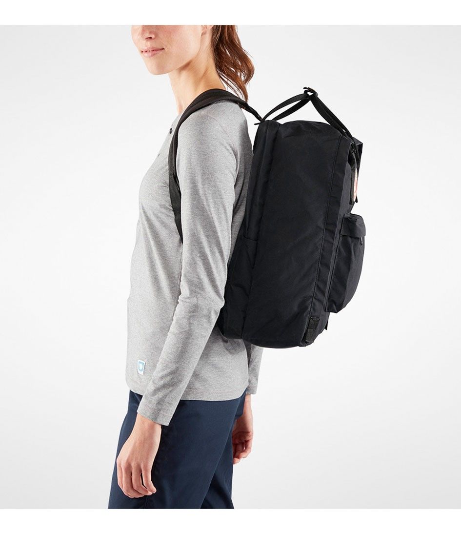 fjallraven-kanken-17-inch-laptop-rugzak-zwart-backpack-27173-model-side