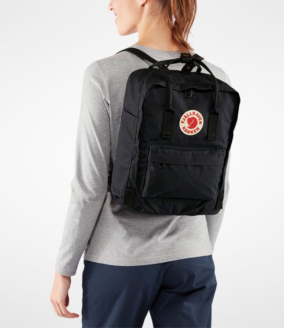 fjallraven-kanken-rugzak-zwart-backpack-F23510-modelback